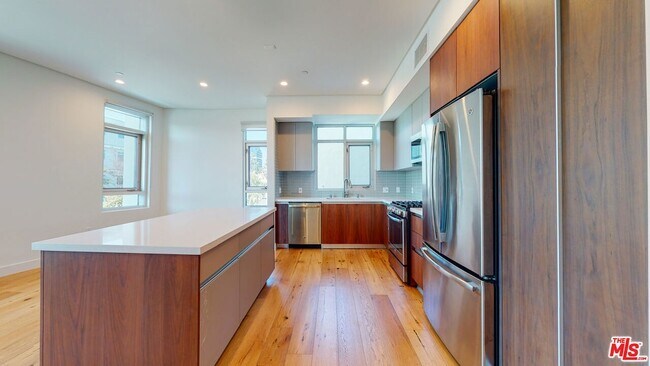 Foto del edificio - 938 Orange Grove Ave