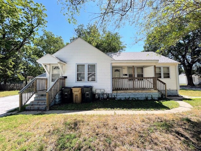 Building Photo - 800 N Poplar St