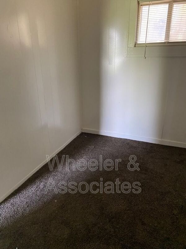 Foto del edificio - 493 N Harrisville Rd