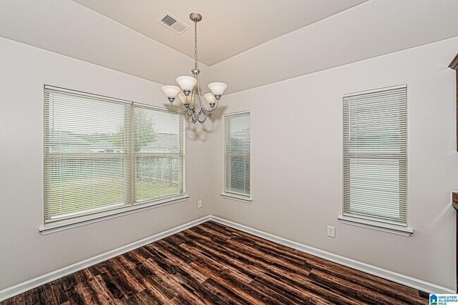 Foto del edificio - 1081 Deerwood Cir