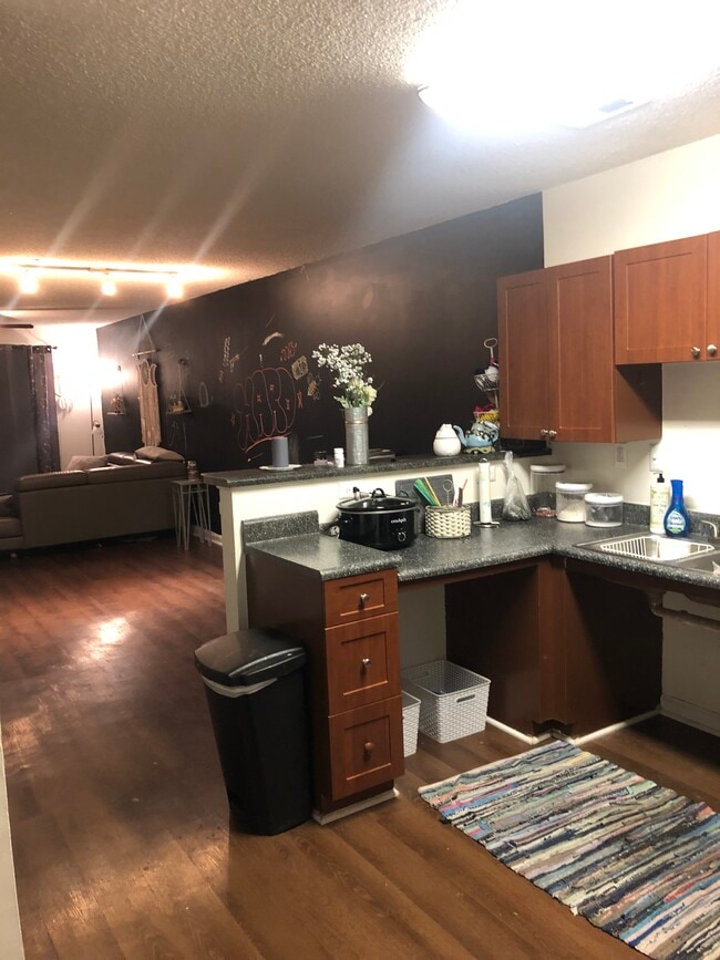 Building Photo - 513 Cobblestone Dr