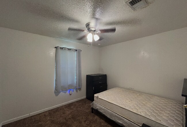 Foto del edificio - 412 Juniper St