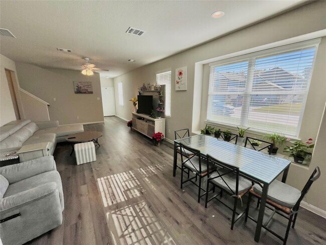 Building Photo - 25558 Woodmere Spur Ln