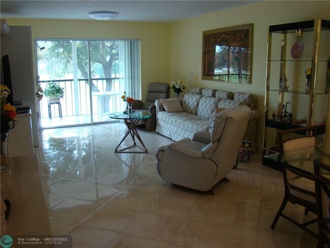 Foto del edificio - 5860 NW 44th St