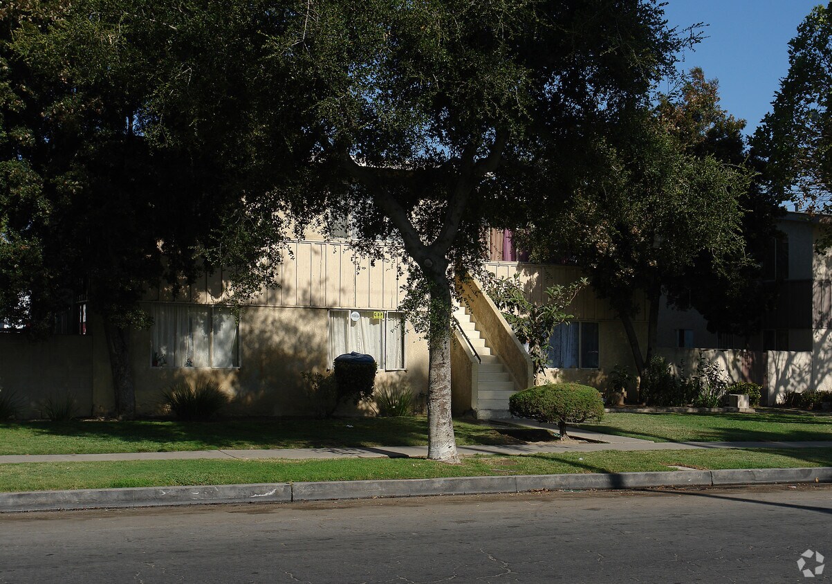 Foto del edificio - 2626 S Rosewood Ave