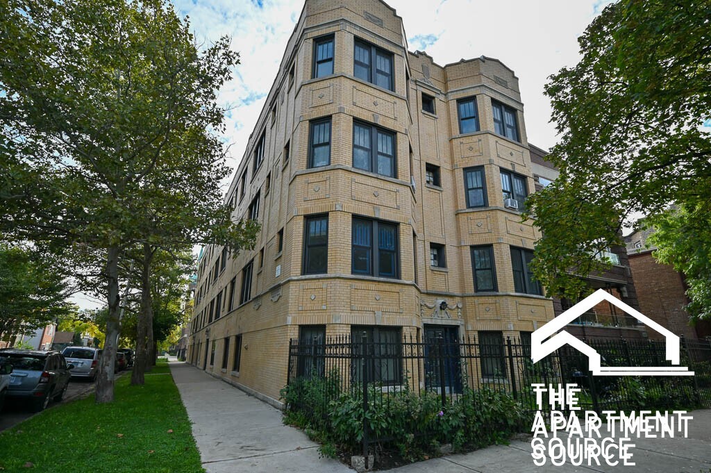 Building Photo - 2921 W McLean Ave