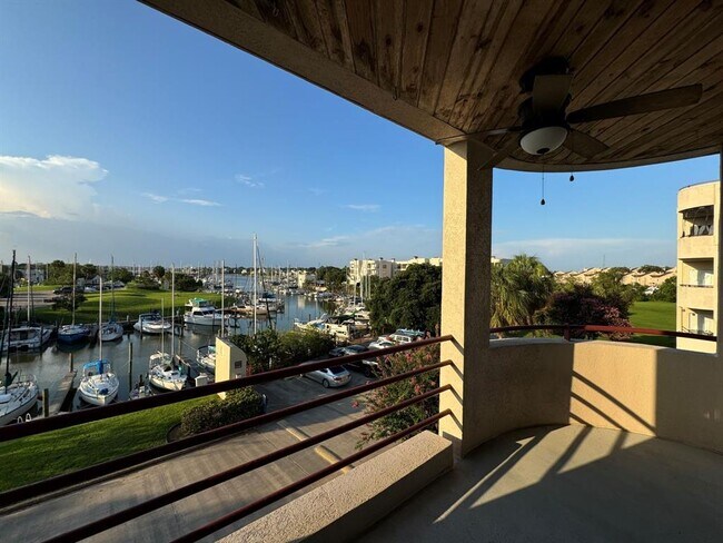 Building Photo - 1306 Marina Bay Dr