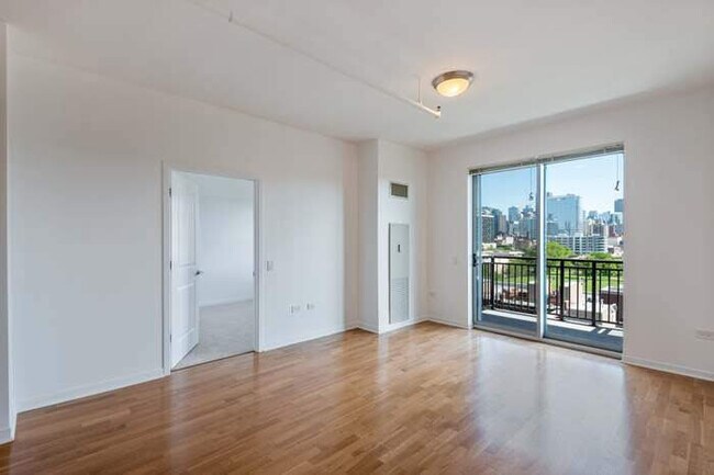 Foto del edificio - 437 W Division St