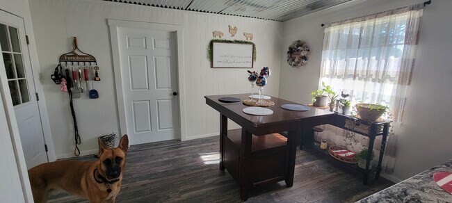 Foto del edificio - 1024 N Spring St