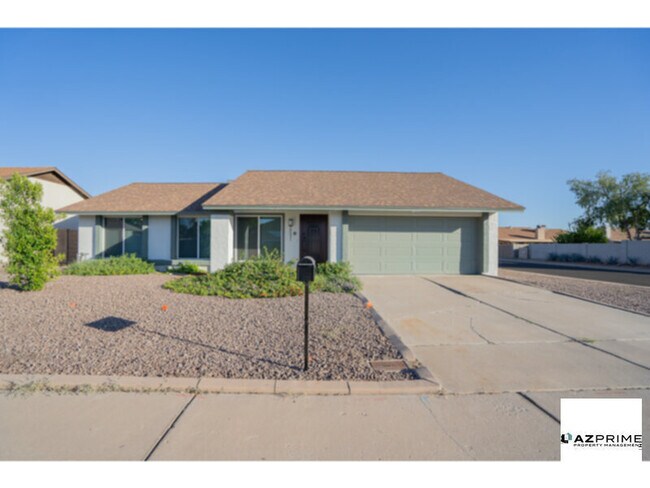 Building Photo - Bright &amp; Spacious 3/2 Phoenix Home - M...