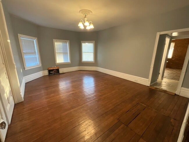 Building Photo - 2135