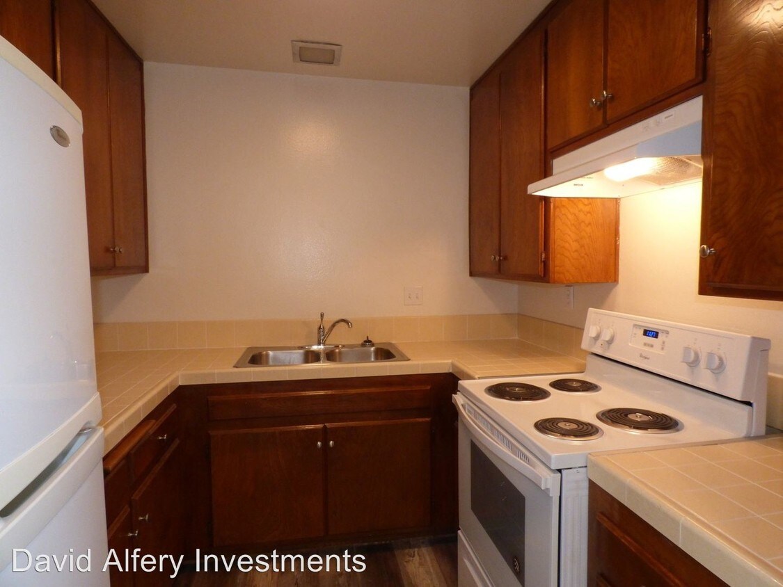 Foto principal - 4641 Date Ave