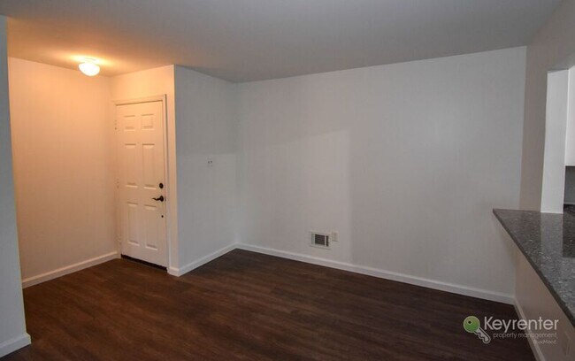 Building Photo - 115 Hickory Ct