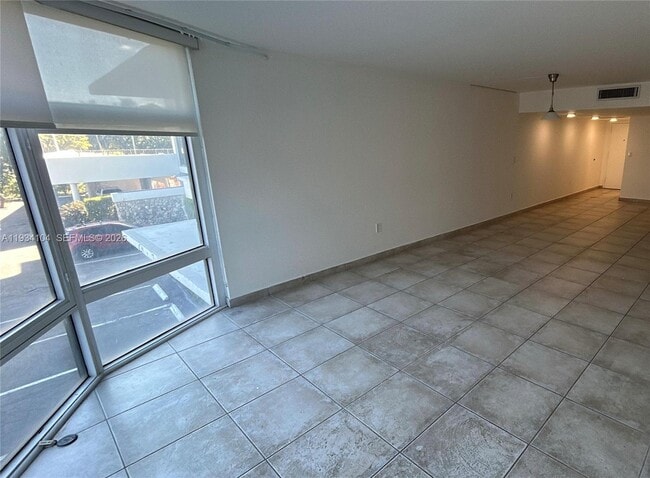 Foto del edificio - 3375 N Country Club Dr