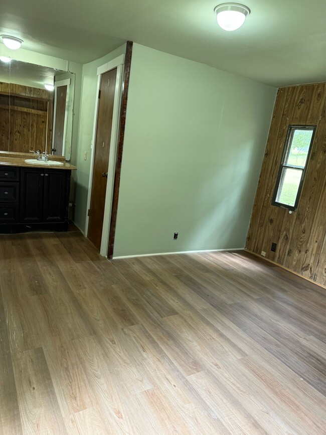 Building Photo - 601 Dillard Dr
