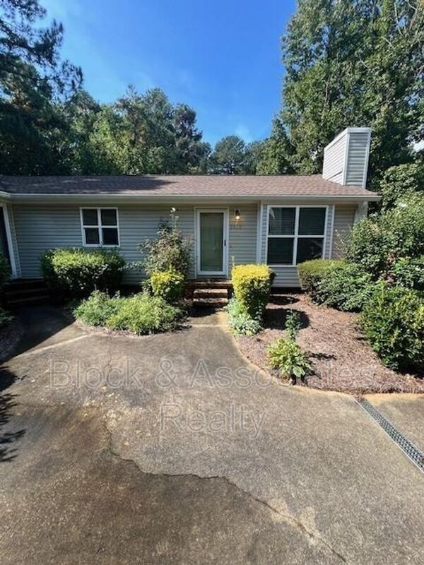 Primary Photo - 5900 Suncreek Ct
