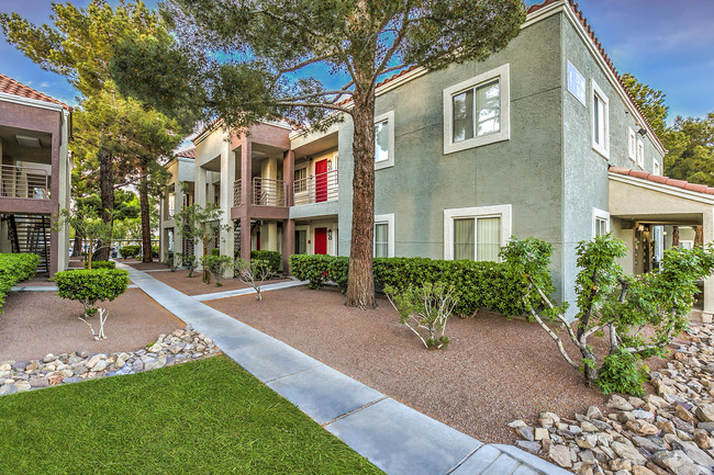 Courtyard - Solstice Apartment Homes