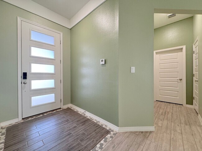 Foto del edificio - 14936 John McNeely Ave