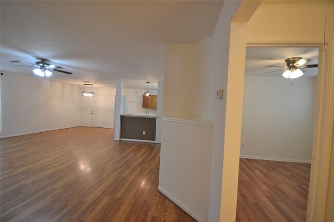 Building Photo - 5126 Riverwood Dr