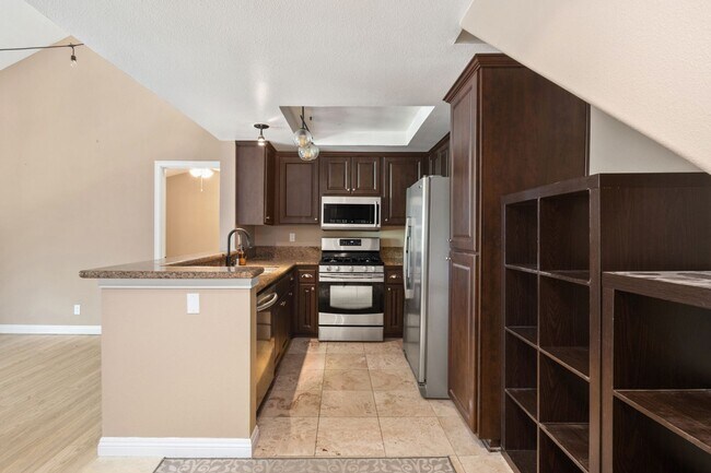 Building Photo - Spacious 2 Bedroom with Loft!