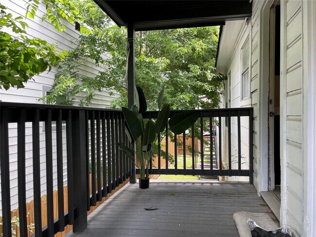 Foto del edificio - 2415 Bastrop St