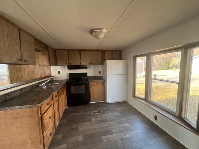 Building Photo - 109 Embert Ln