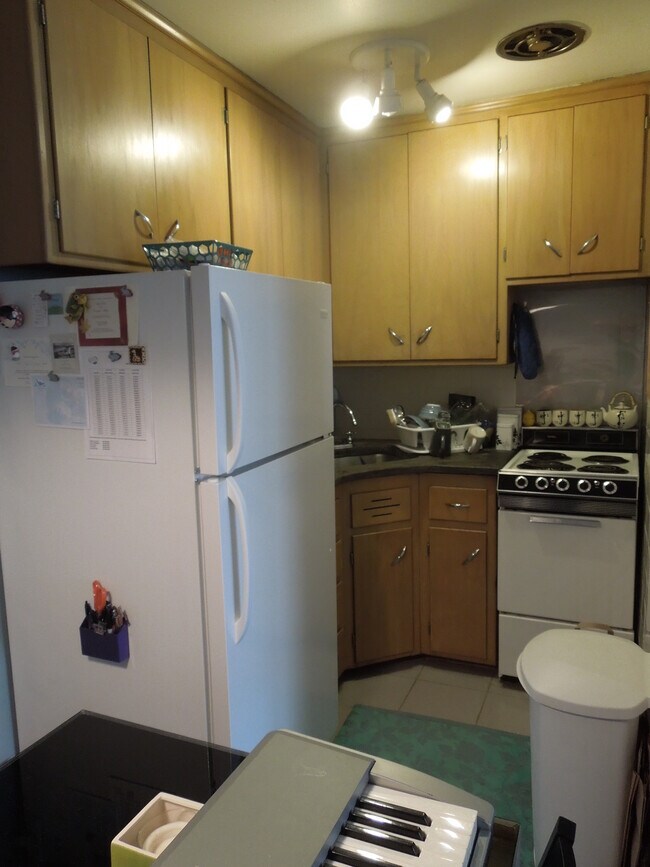 Foto del edificio - 1001 E Pleasant St