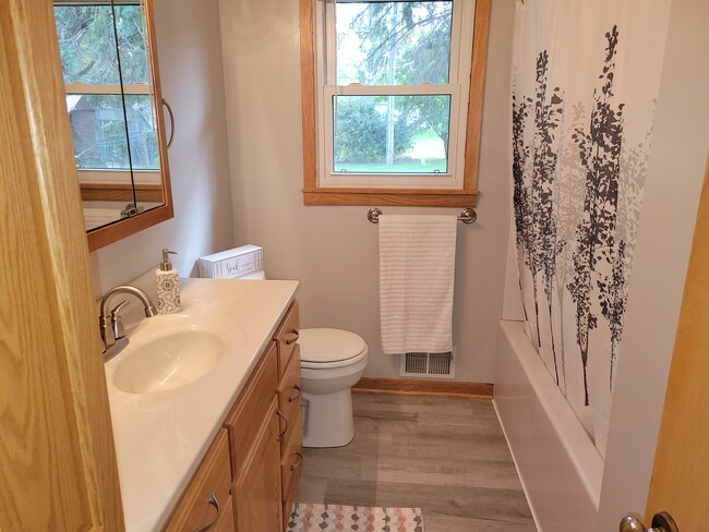 Bathroom - 621 Agnes St