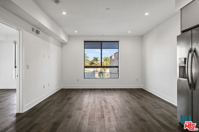 Building Photo - 11209 Richland Ave