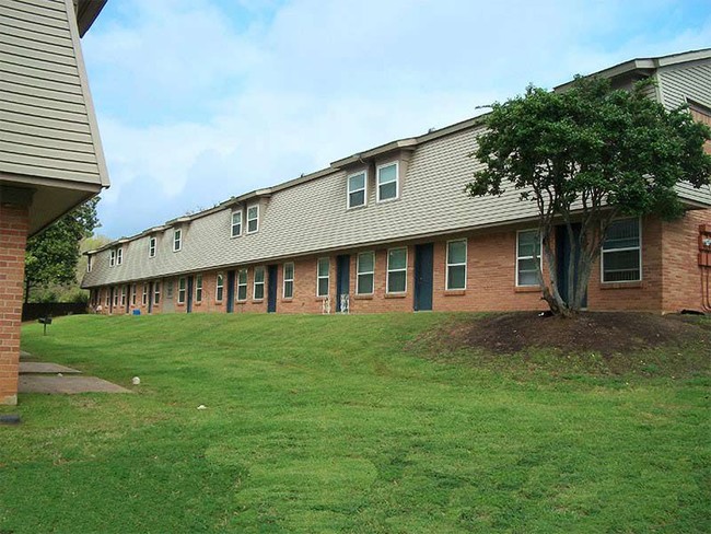 Exterior del edificio con parrillas para barbacoa. - Woodside Village