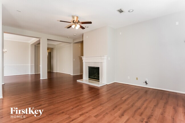 Foto del edificio - 10330 Claybrook Dr
