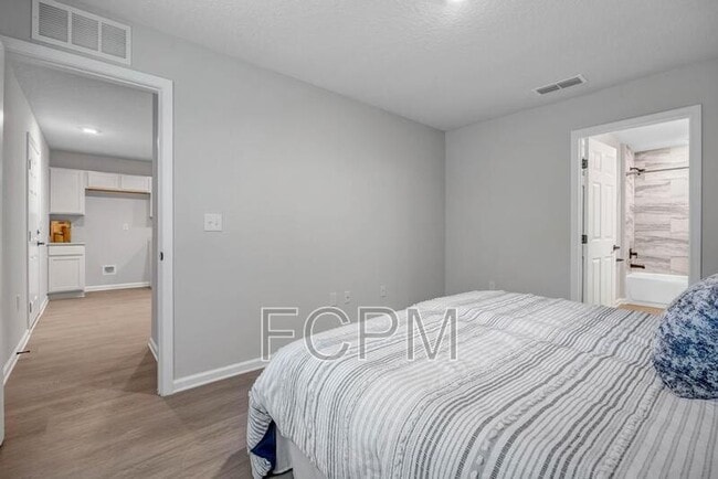 Foto del edificio - 5454 Amazon Ave