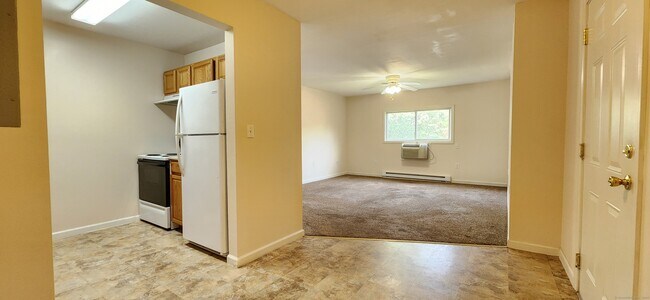 Building Photo - 59 Glade St