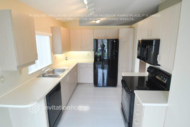 Foto del edificio - 670 Clearbrook Cir W