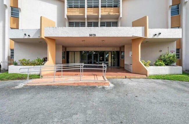 Foto del edificio - 9678 Fontainebleau Blvd