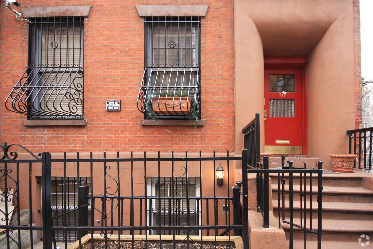 Building Photo - 30 E 3rd St