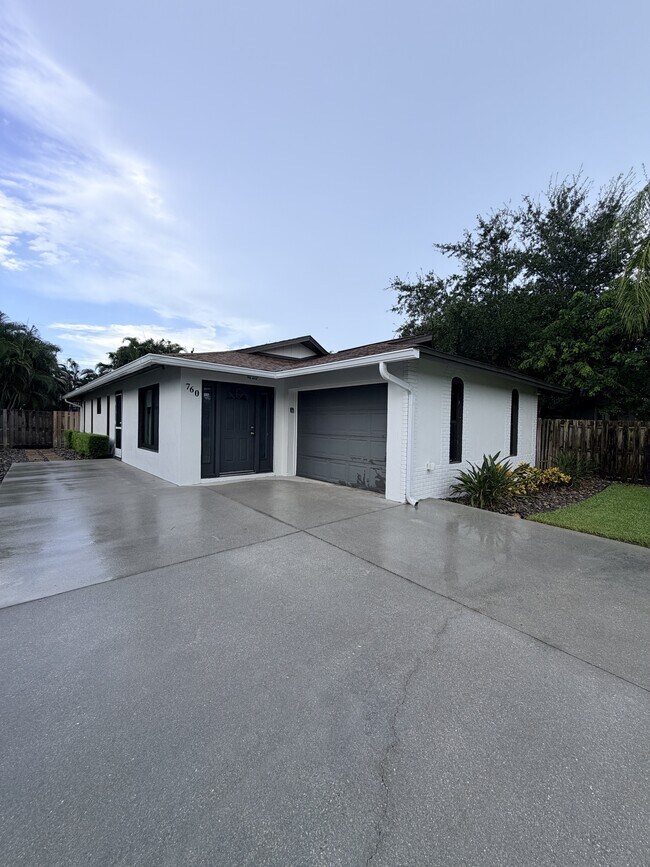 Foto del edificio - 760 94th Ave N