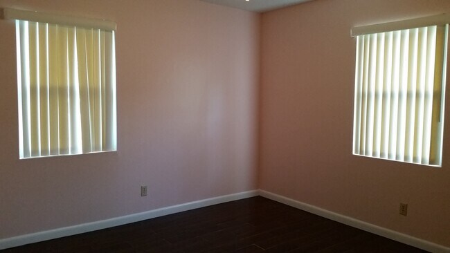 Foto del edificio - 822 Bacon Rd