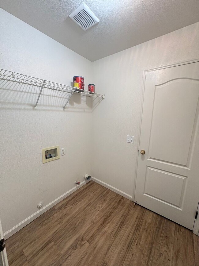 Foto del edificio - HOME FOR RENT BY OAK GROVE SCHOOL DISTRICT, 2 CAR GARAGE