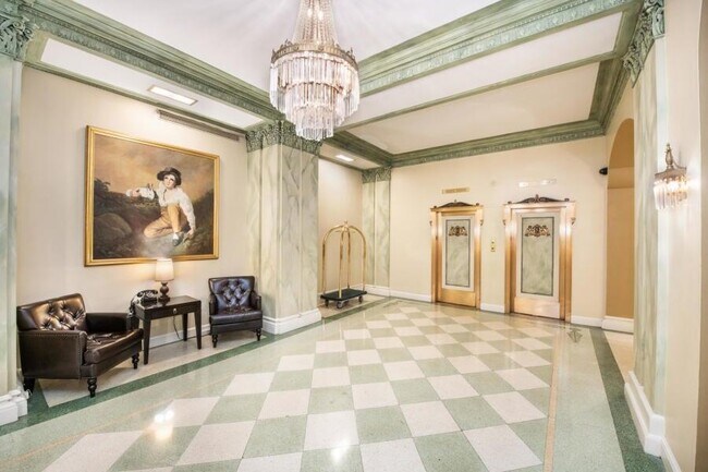 Foto del edificio - 1028 E Juneau Ave