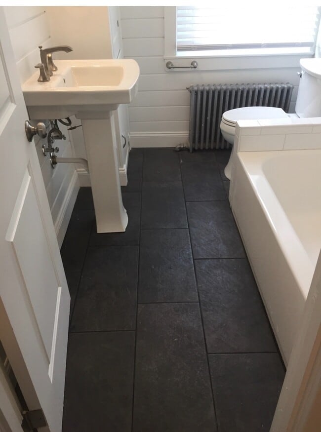 Building Photo - Modern remodeled home in Emmaus.