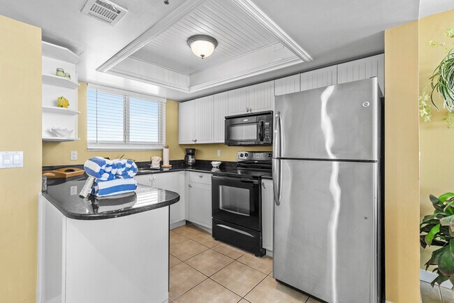 Building Photo - Oceania Beach Club 206