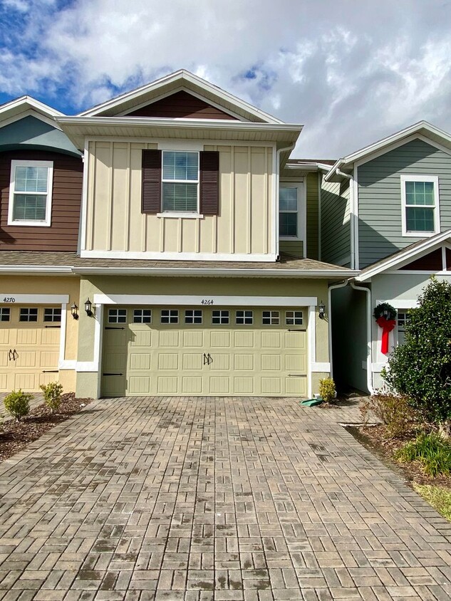 Foto principal - 3BD/2.5BA Town Home in Goldenrod Reserve I...