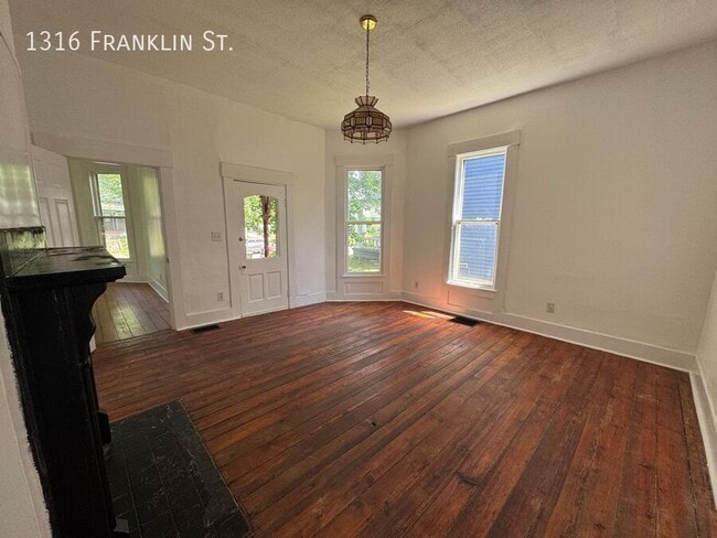 Building Photo - 1316 Franklin St