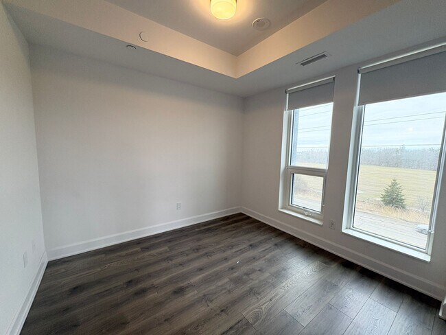 Photo du bâtiment - OAKVILLE – MODERN 2 BEDROOM – 2 BATHROOM – CONDO – $2,450 – ONLY