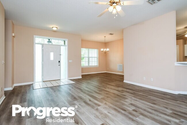 Building Photo - 586 Summerwood Dr