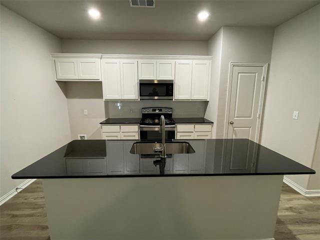 Foto del edificio - 2919-2923 Peony Dr