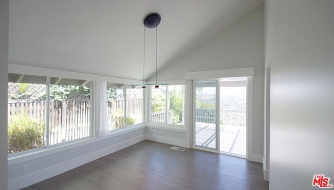 Building Photo - 2724 Angelo Dr