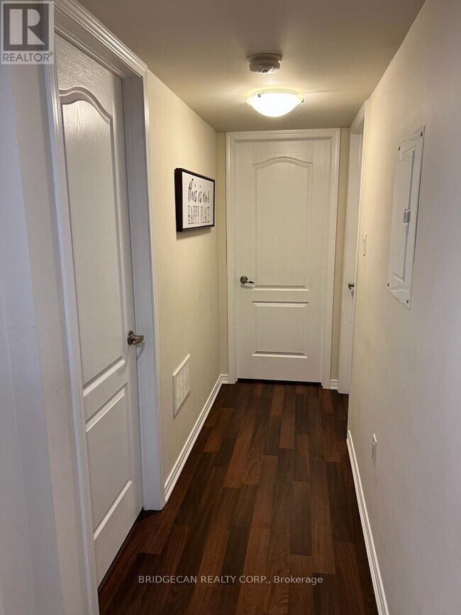 Photo du bâtiment - 2441 Greenwich Dr