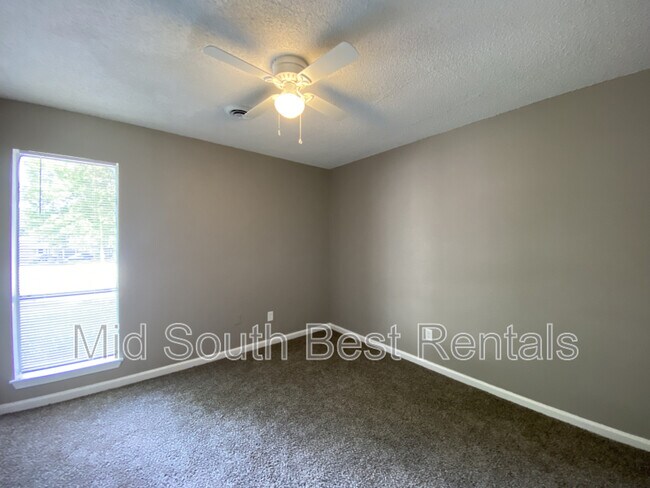 Foto del edificio - 5008 Greenbranch Cove